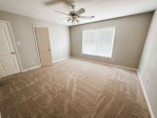 Building Photo - 454 Bowling Brooke Dr