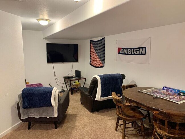 Building Photo - Spacious 4 Bed/3 Bath Duplex in Greeley - Water/Sewer Included in Rent