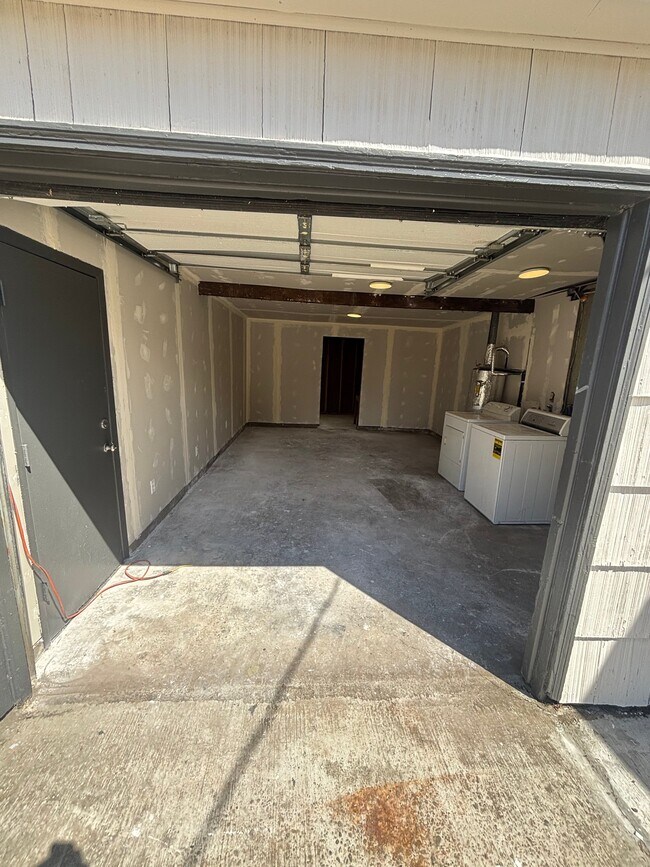 Building Photo - 620 23rd St SE