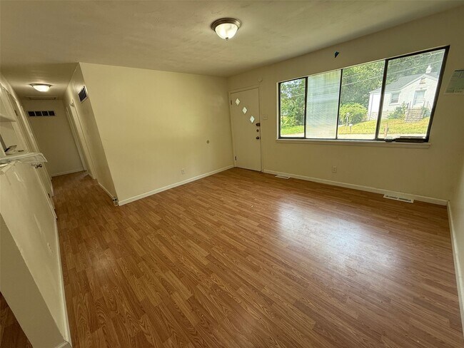 Building Photo - 10078 Green Valley Dr