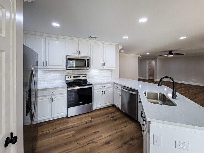 Building Photo - 105 Cypress Ridge Rd