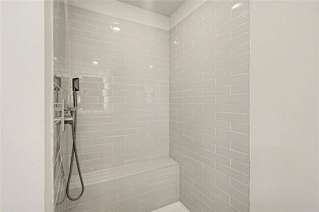 Building Photo - 318 Sandy Creek Dr