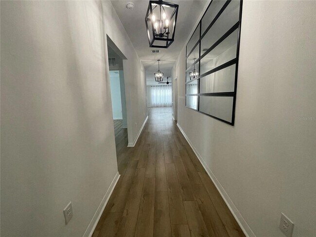 Building Photo - 112 Oakwood Ct