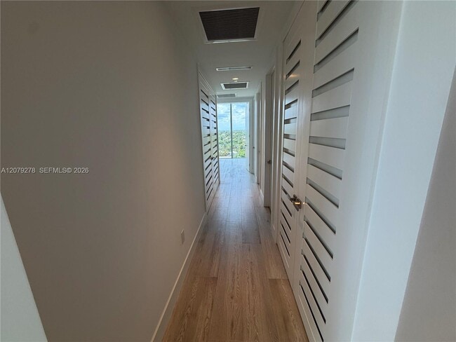 Building Photo - 4714 N Flagler Dr