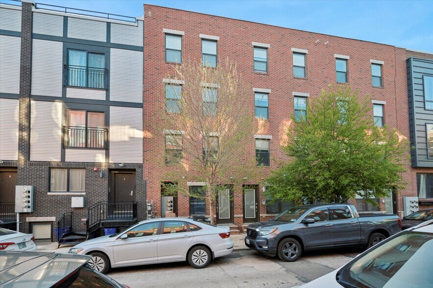 Primary Photo - 970 N Marshall St