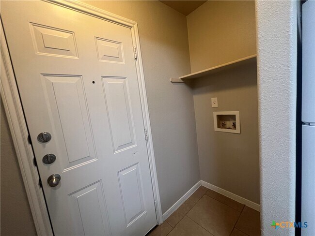 Building Photo - 1401 Loyal Ln