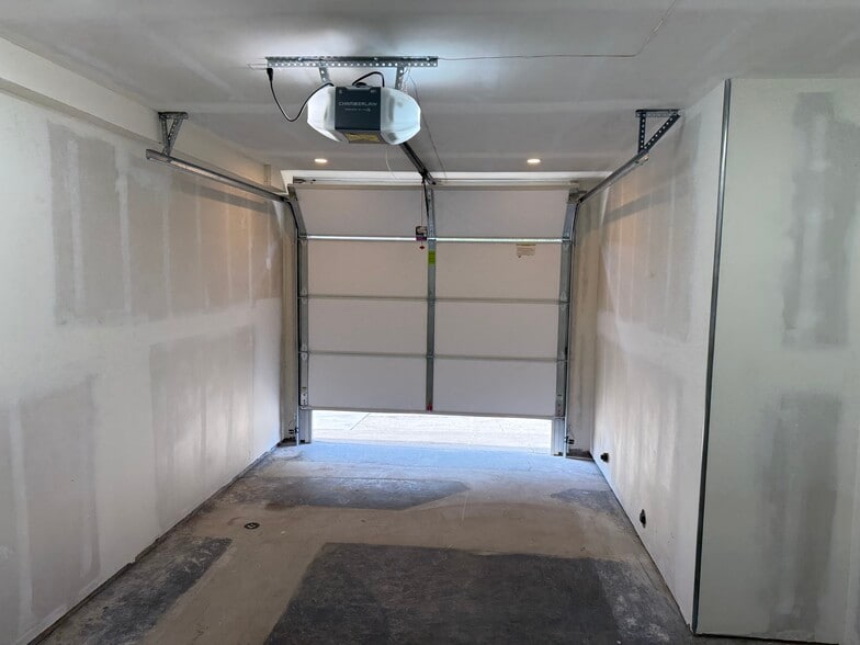 Building Photo - 3406 Nile St