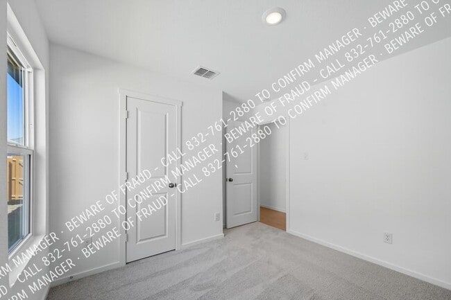 Building Photo - 416 Finch Cir