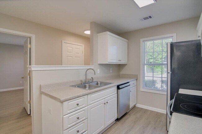 Building Photo - 608 Mickelson Way