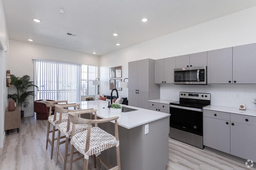 1BR, 1BA - 718SF - Kitchen - Solhavn