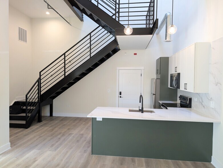 Primary Photo - 1453 Maple Ave