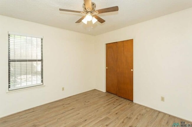 Building Photo - 1009 W Poe St