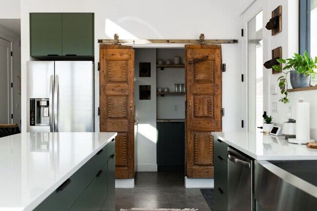 Building Photo - 2387 2500 S