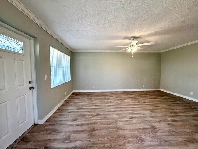 Building Photo - 68 Sussex E