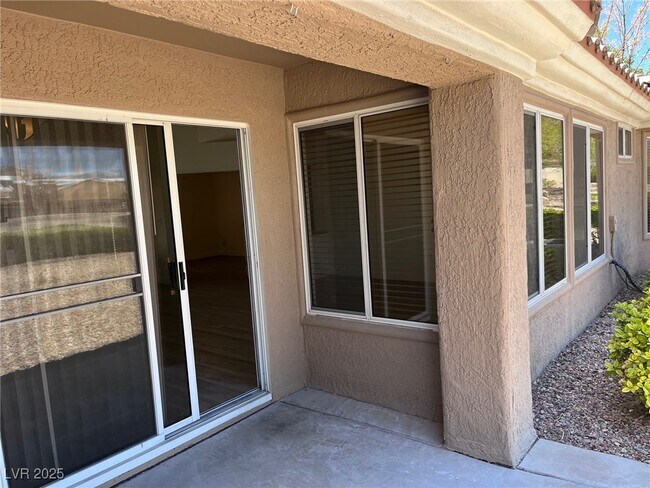 Building Photo - 9828 Villa Ridge Dr