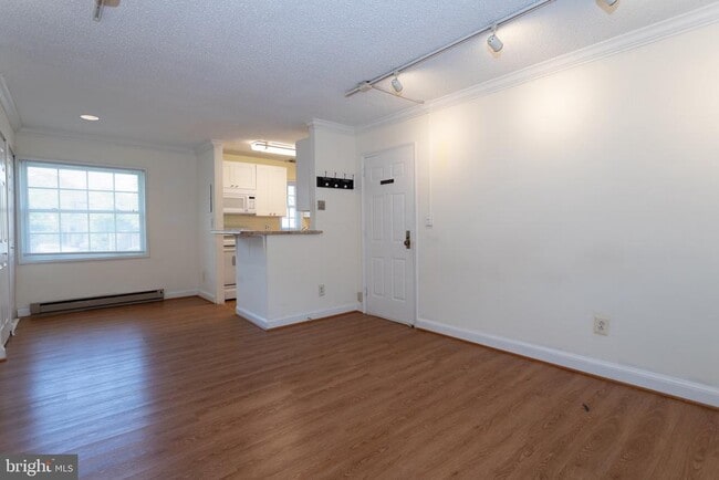 Building Photo - 1612 W Abingdon Dr
