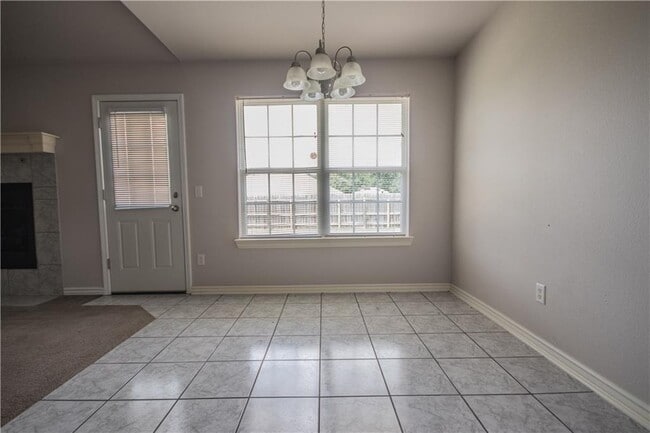 Building Photo - 325 Washburn Dr