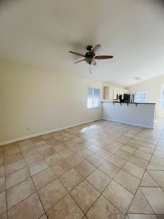 Building Photo - 4 bedroom 2 bath close to Fort Carson