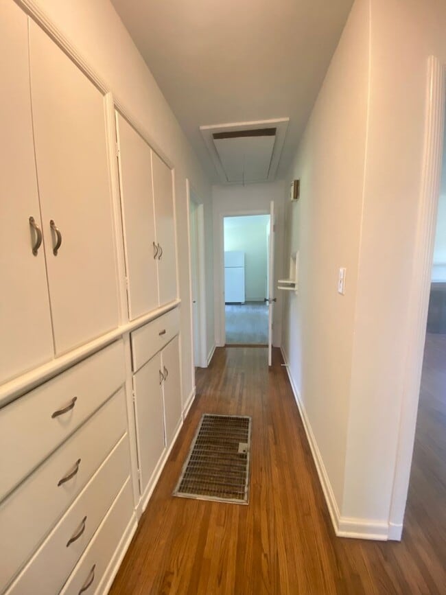 Building Photo - Beautiful two bedroom, one bath home in desirable Florence Park South.