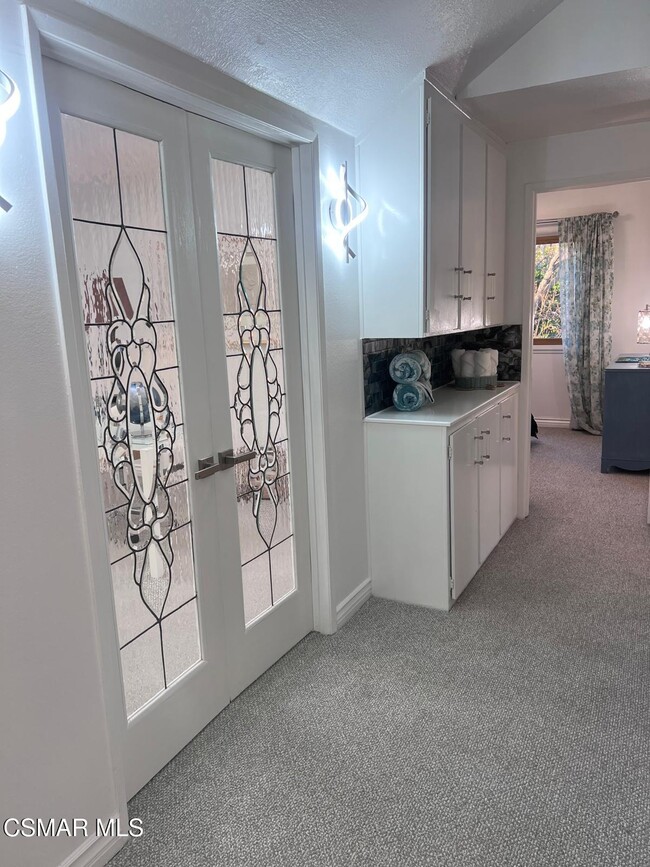 Building Photo - 379 S Greenway Ave