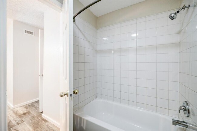 Building Photo - 1100 Augusta Dr