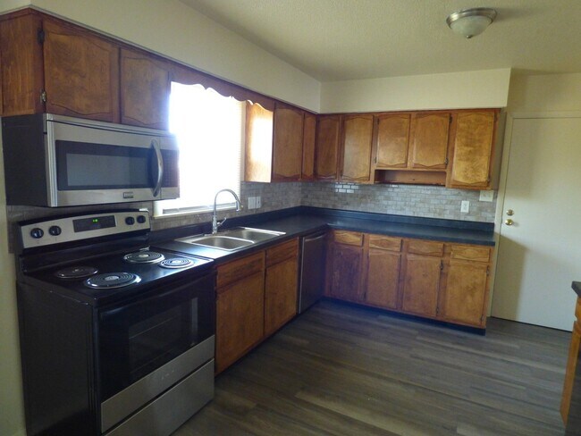 Building Photo - 6914 Autumn View Dr