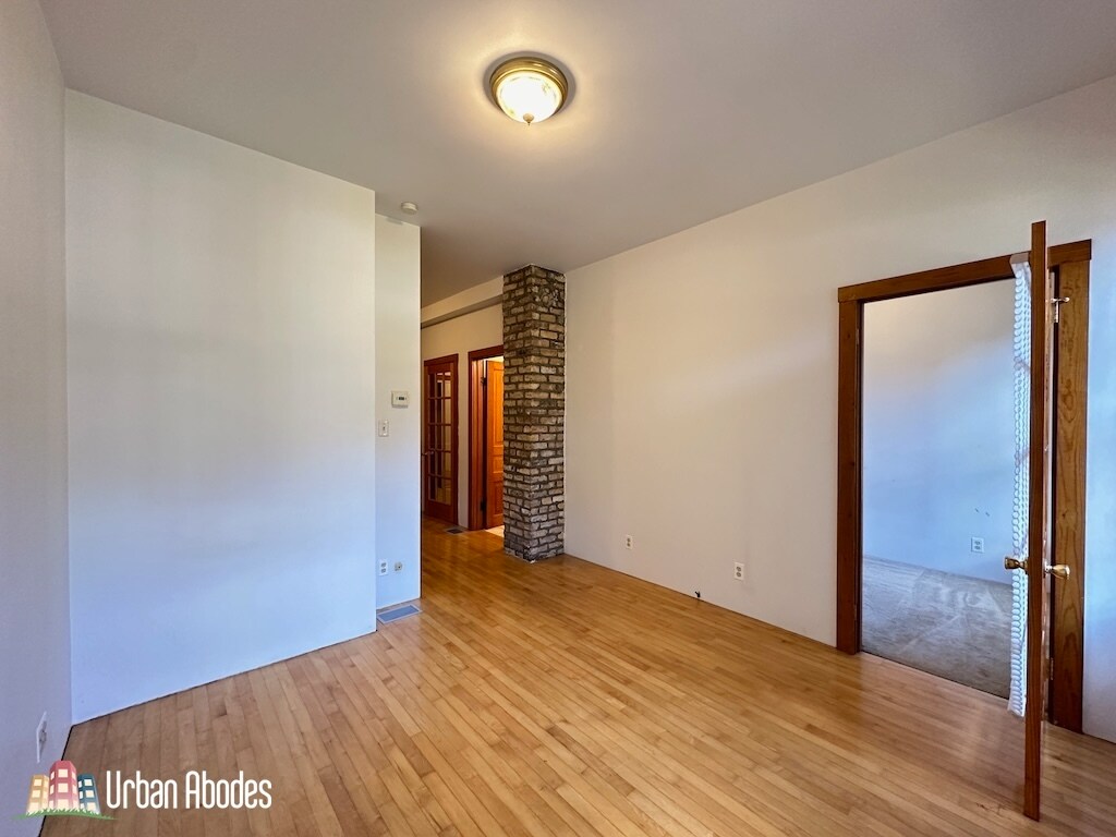 Building Photo - 1435 N Bosworth Ave