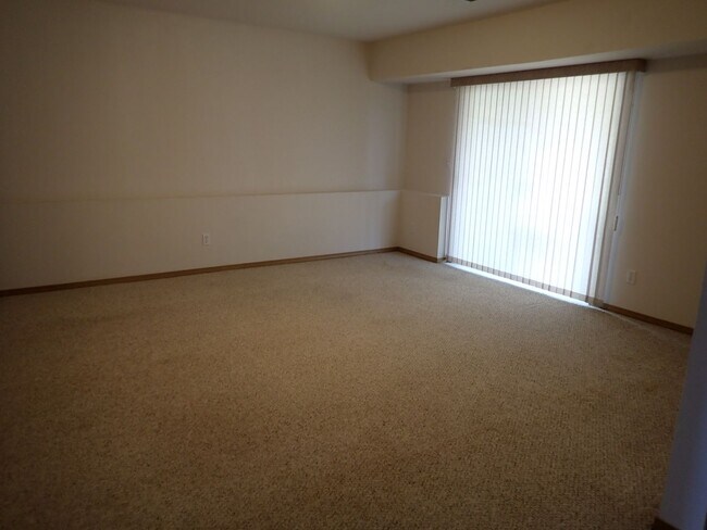 Building Photo - Beautiful 5 Bedroom House Puyallup South Hill