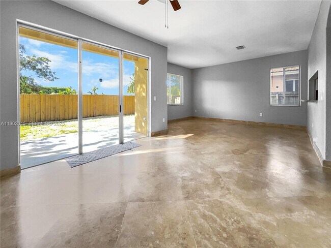 Building Photo - 1736 NE 9th Dr