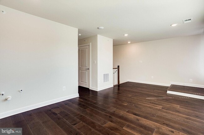 Building Photo - 43469 Grandmoore St