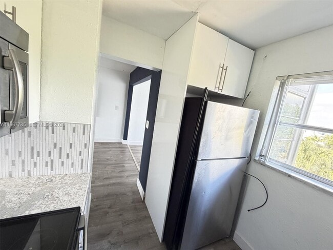 Building Photo - 941 Crystal Lake Dr