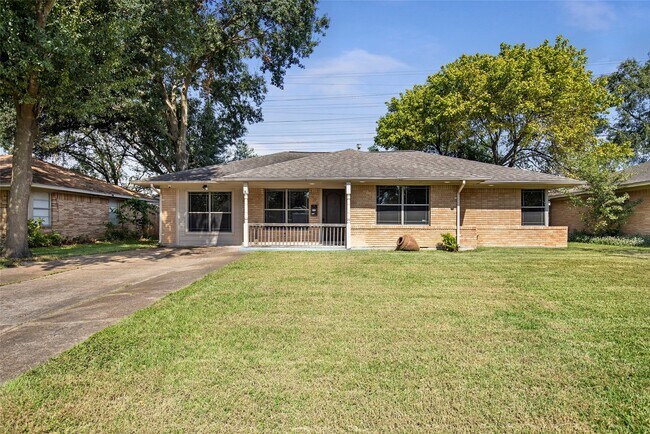 Building Photo - 2106 Stonecrest Dr
