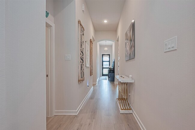 Building Photo - 4910 Tan Briar Dr
