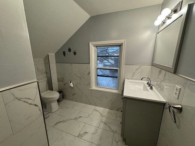 Building Photo - 414 N Bellinger St