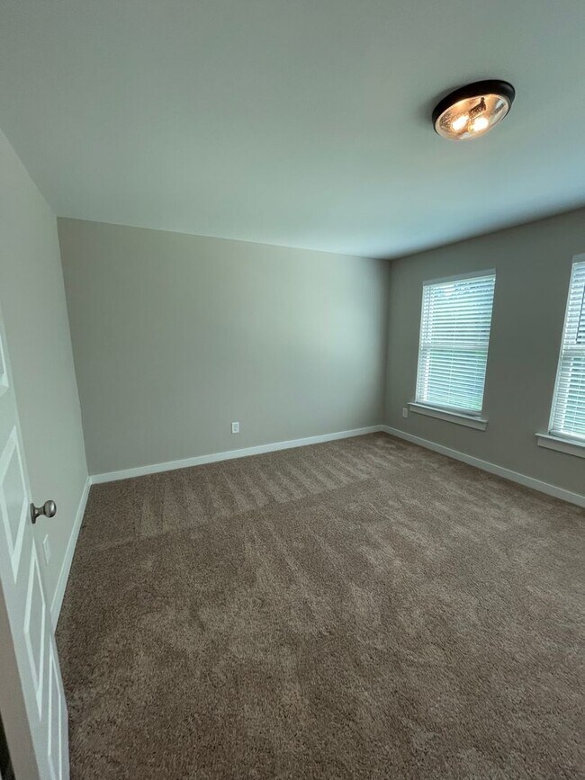 Building Photo - Home for Rent in Weaver, AL!!! View with 4...