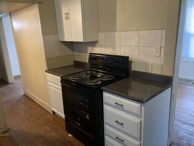 Building Photo - 6 Harvard St