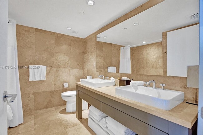 Building Photo - 102 NE 24th St