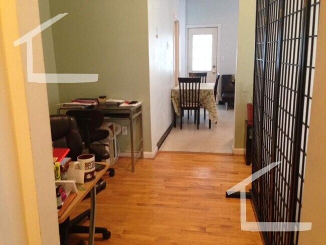 Building Photo - Nice studio in prime locationa