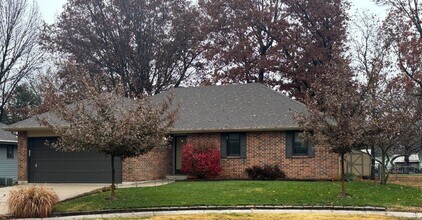 Building Photo - Charming 3 Bedroom Brick Home with Fenced Backyard