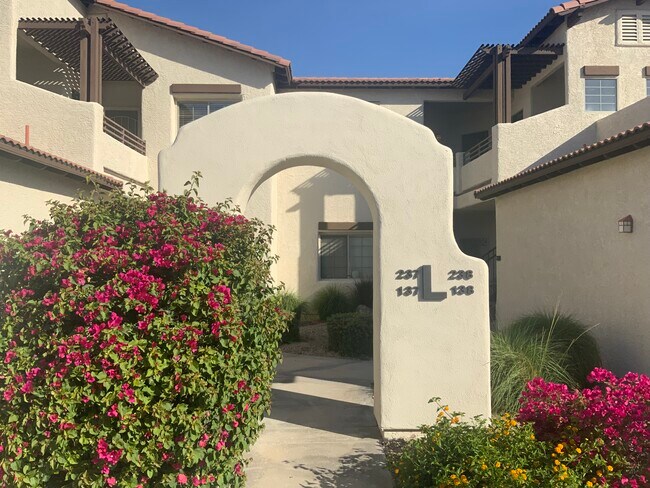 Building Photo - 2212 N Kiowa Blvd