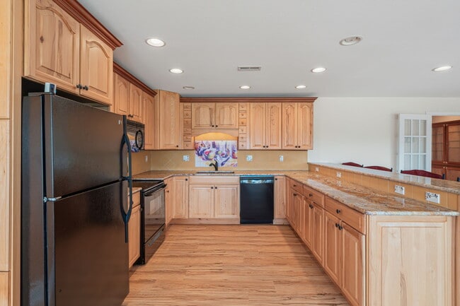 Building Photo - 104 Sunali Ln