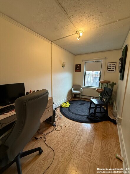 Building Photo - 94 W Cedar St