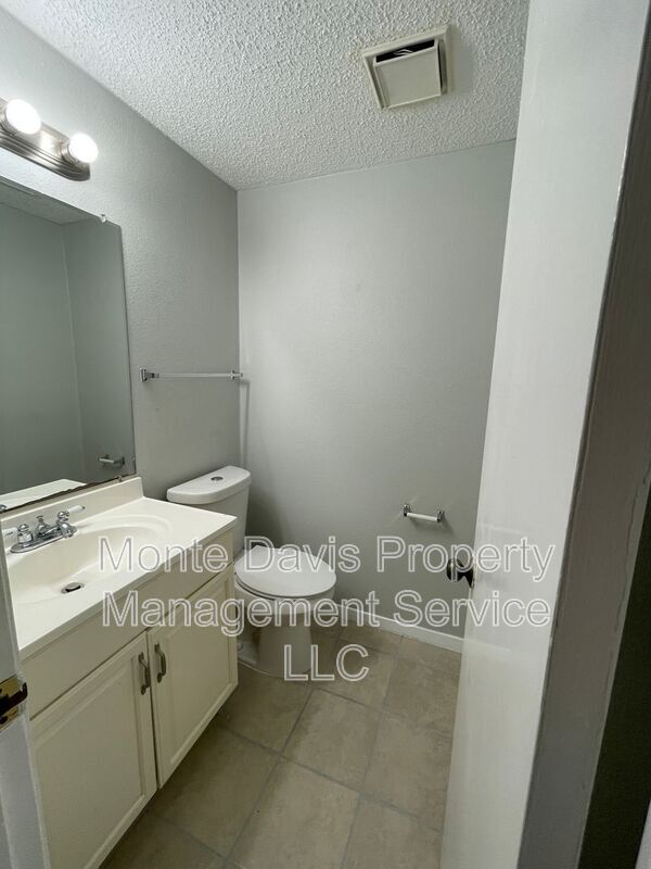 Building Photo - 1312 Southport Dr