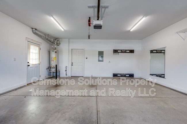 Building Photo - 2605 Paddock Park Dr