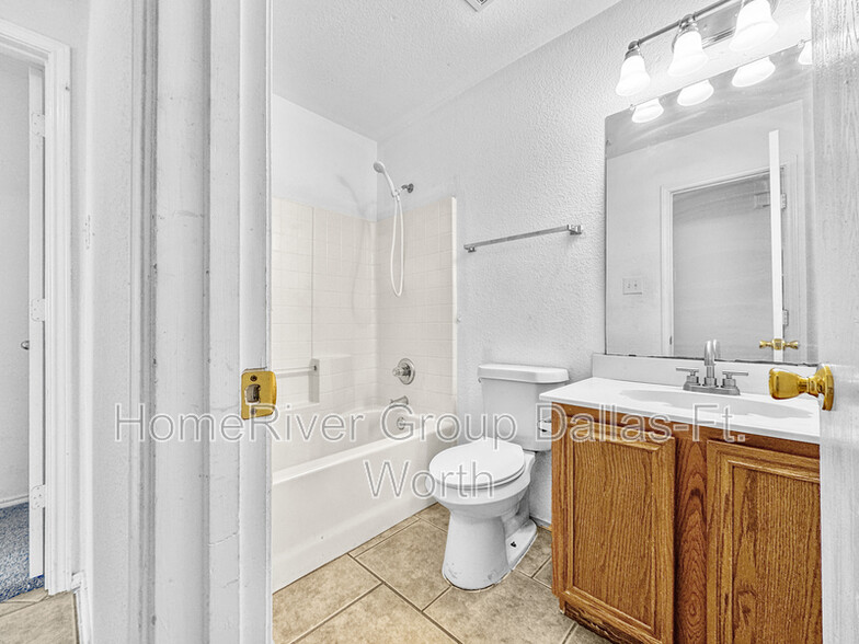 Building Photo - 3214 Creekside Dr