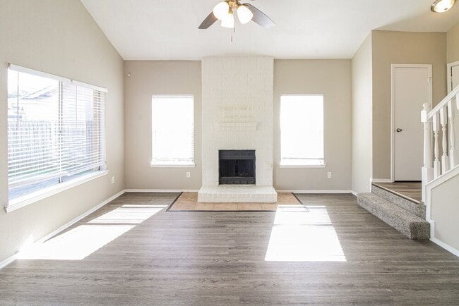 Building Photo - 7615 Alegria Dr