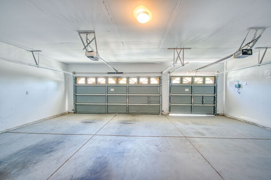 Building Photo - 1708 E Chelsea Dr