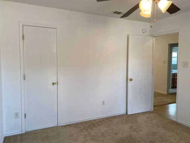 Building Photo - 1809 Liberty Hill Dr