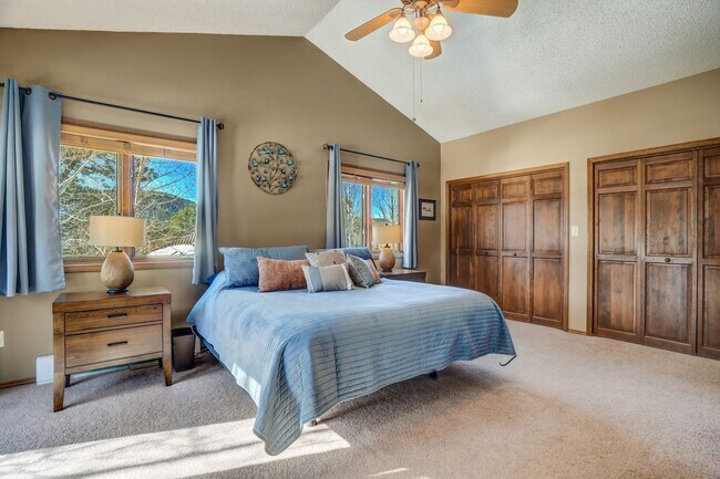 Building Photo - Stunning two-story home in Woodland Park