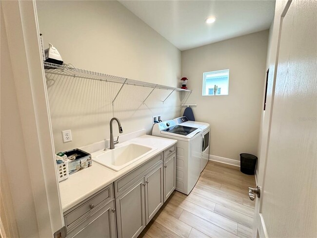 Building Photo - 2633 Star Apple Wy